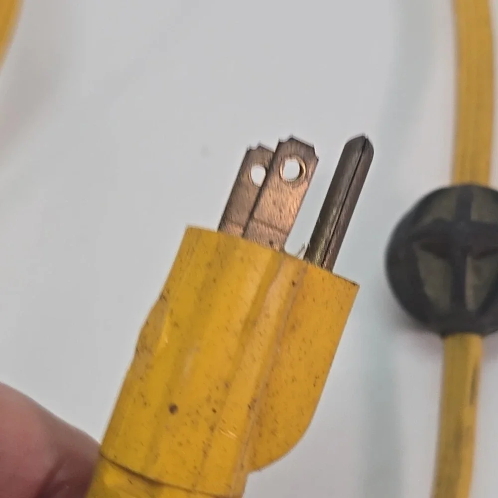 20 Ft. Retractable Cord Reel Needs Spring Reloaded Doesn't Retract.‎ Parts Only